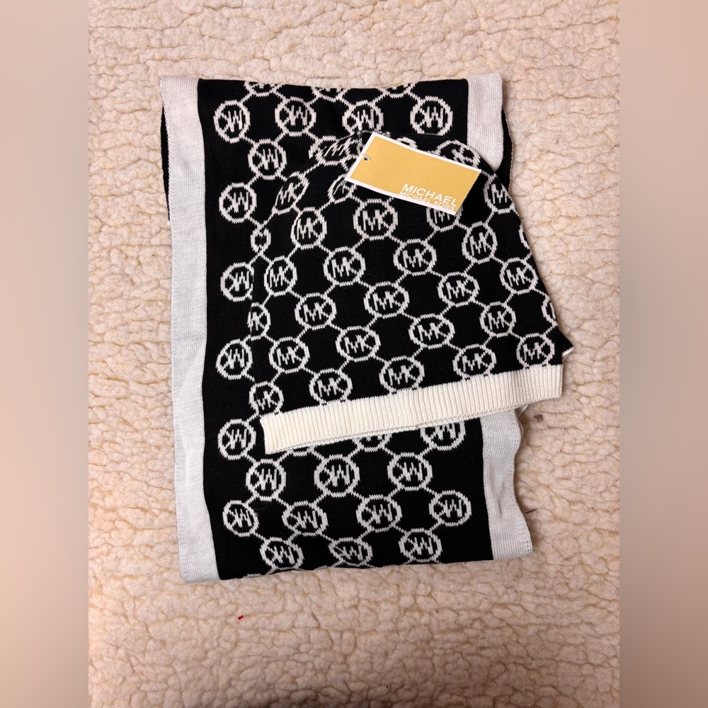 Michael Kors Womens Knit Scarf MK Logo Monogram Black White A-45